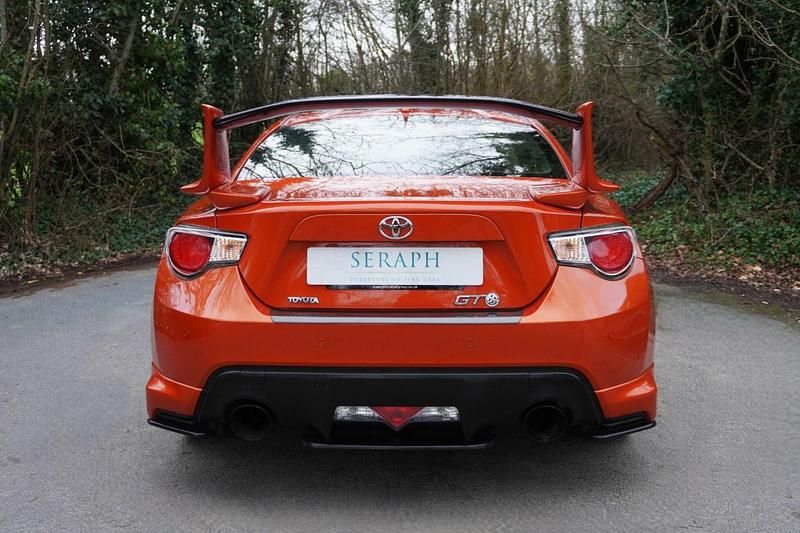 Used Toyota GT86 Aero 197 HP (144 kW) 2016 Orange Coupe