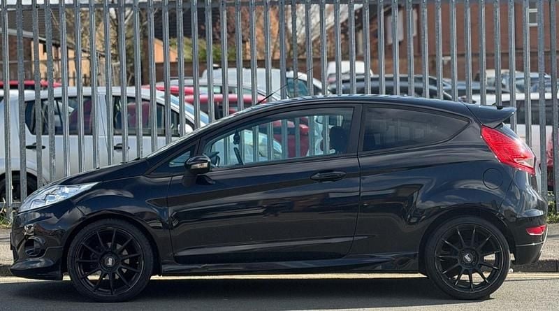Usado Ford Fiesta Zetec 2009 Preto Citadino