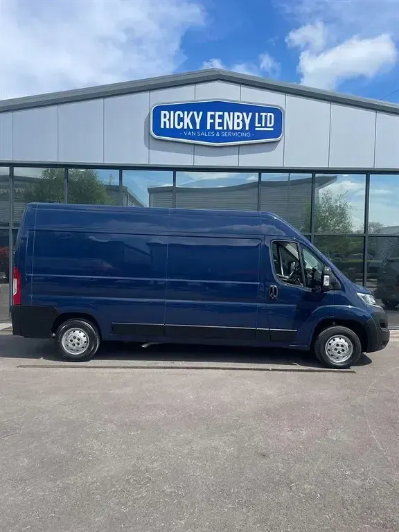 Begagnad Citroën Relay 140 HK (102 kW) 2020 Blå Van