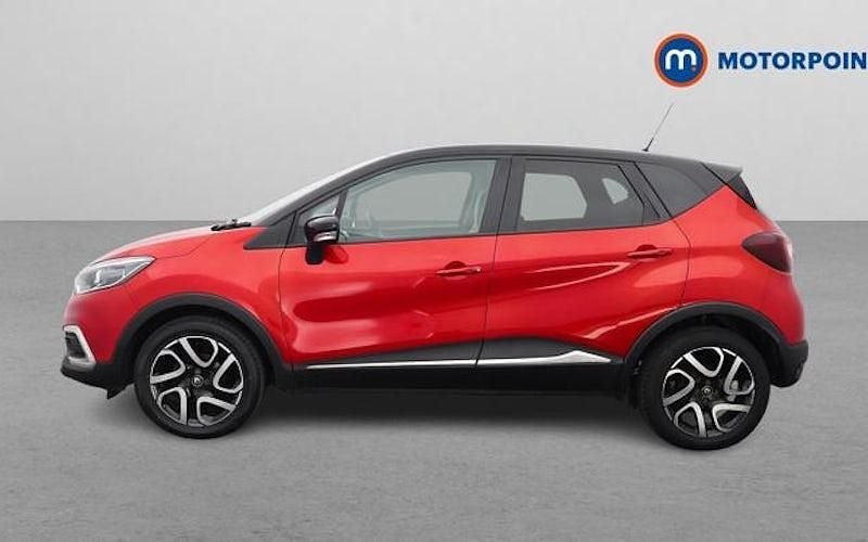 Used Renault Captur Iconic 90 HP (66 kW) 2018 Red/black SUV