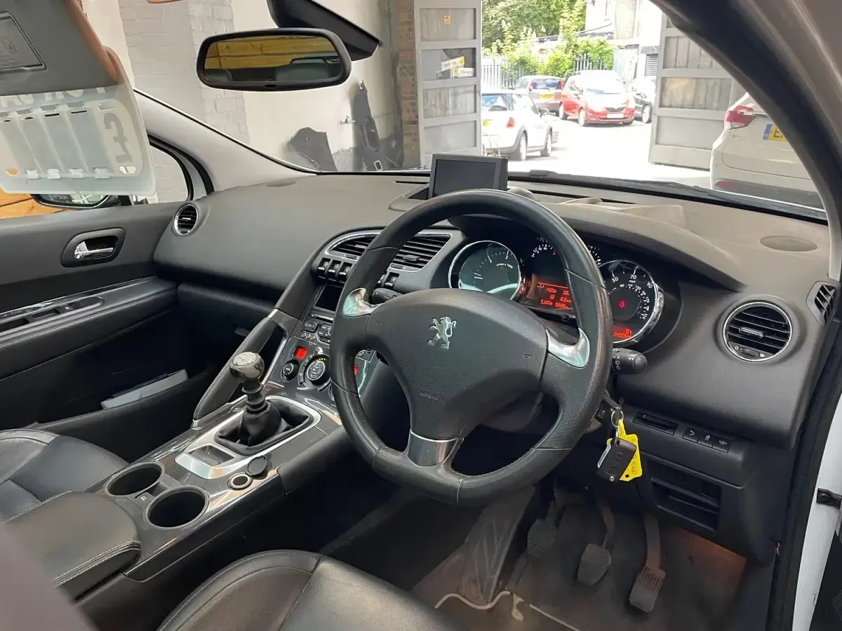 Used Peugeot 3008 Roland Garros 2013 White Estate