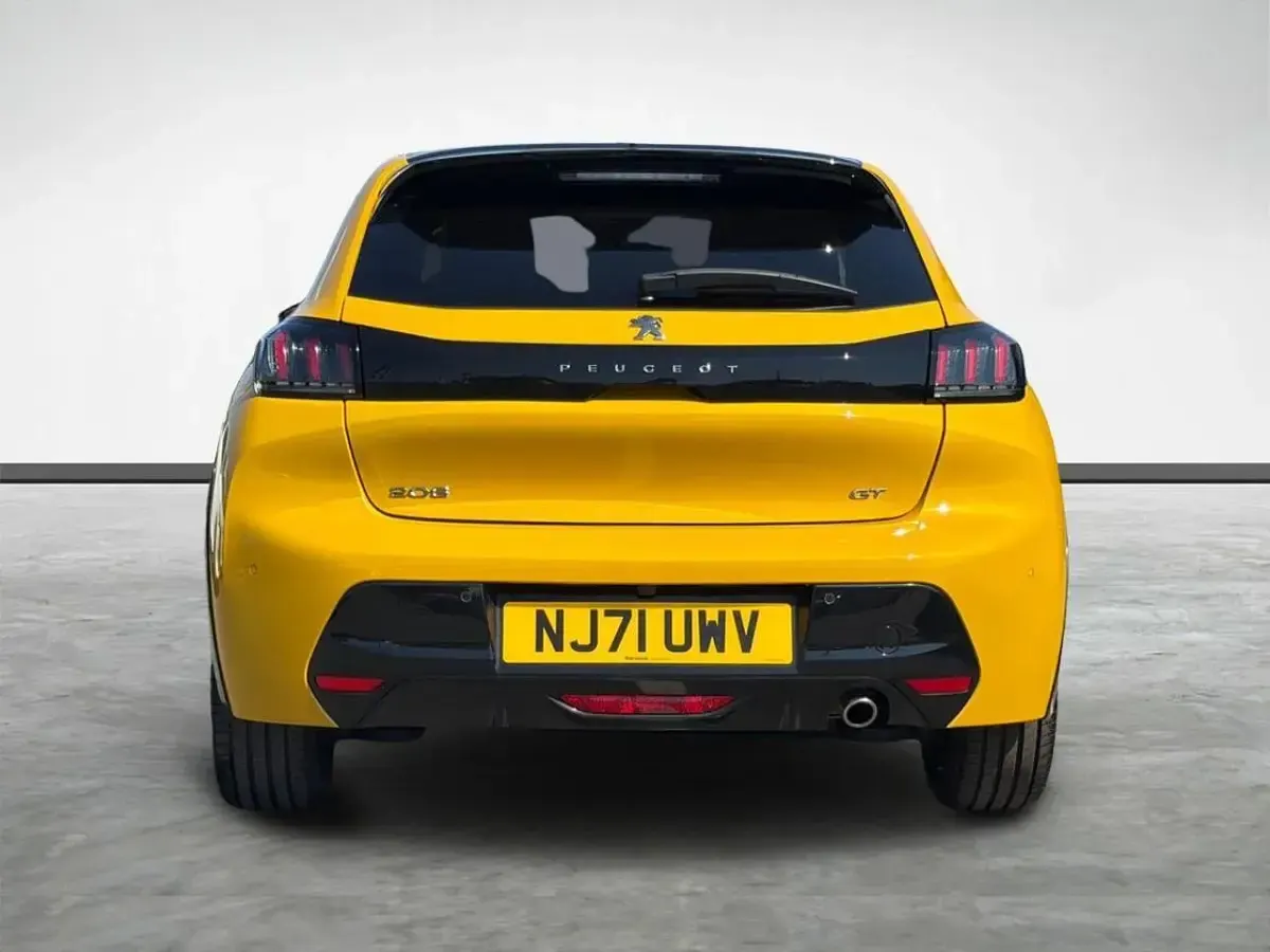 Used Peugeot 208 Premium 99 HP (72 kW) 2022 Yellow Hatchback