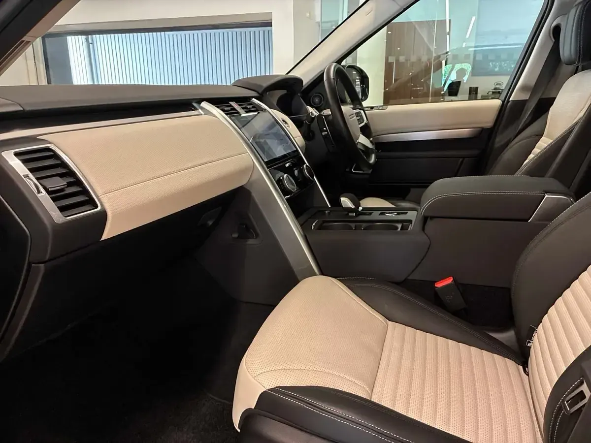 Used Land Rover Discovery 5 HSE Dynamic 2024 Black SUV