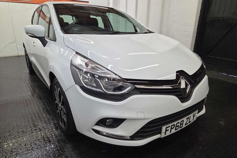 Used Renault Clio IV Play 75 HP (55 kW) 2018 White Hatchback