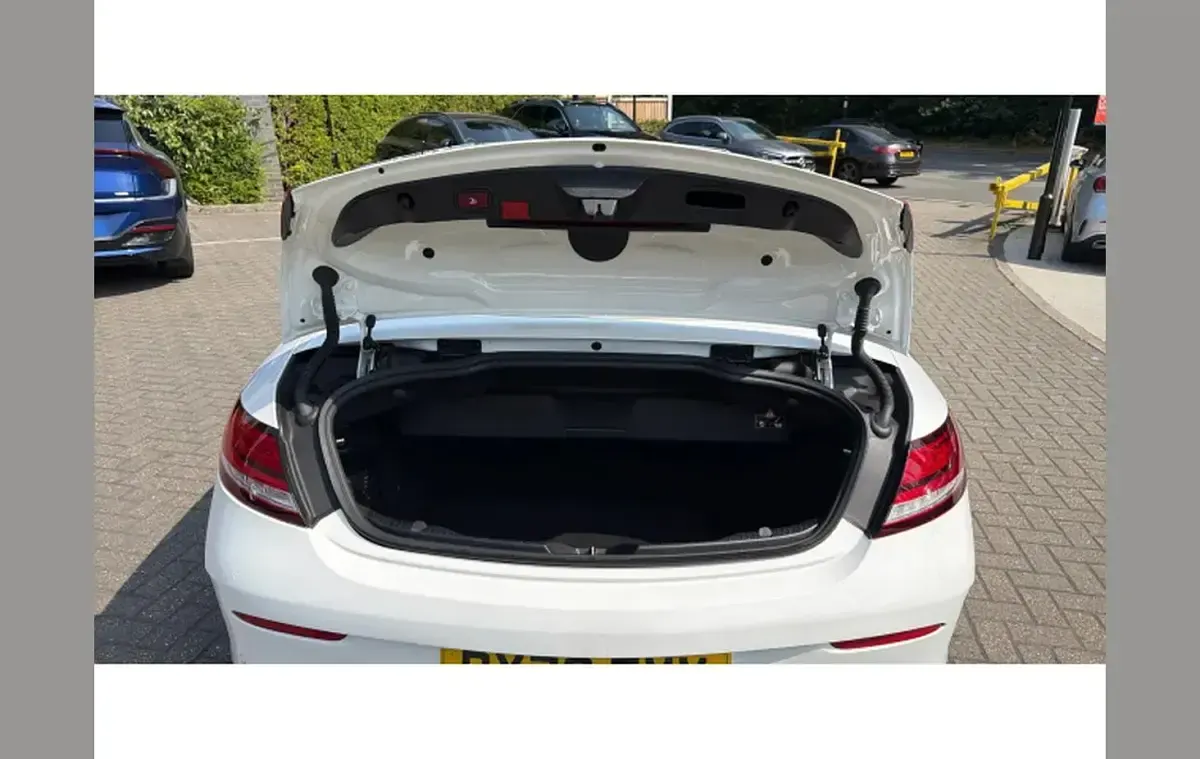 Used Mercedes C200 AMG Line Premium Plus 180 HP (132 kW) 2020 White Cabriolet