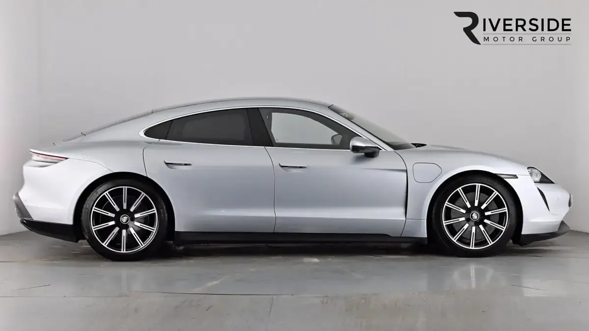 Usado Porsche Taycan Performance Package 419 kW (571 HP) 2023 Prateado Sedan