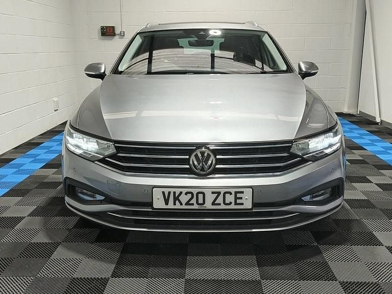 Used VW Passat SEL 150 HP (110 kW) 2020 Silver Estate