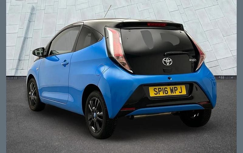Used Toyota Aygo X-cite 69 HP (50 kW) 2016 Blue Hatchback