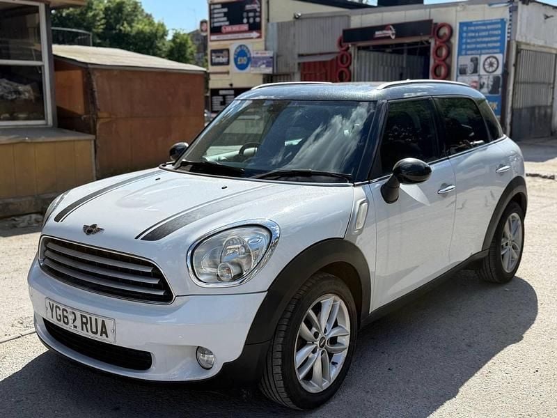 White Used 2012 Mini One Countryman SUV | £6,099 (Good price) - Image 1/4