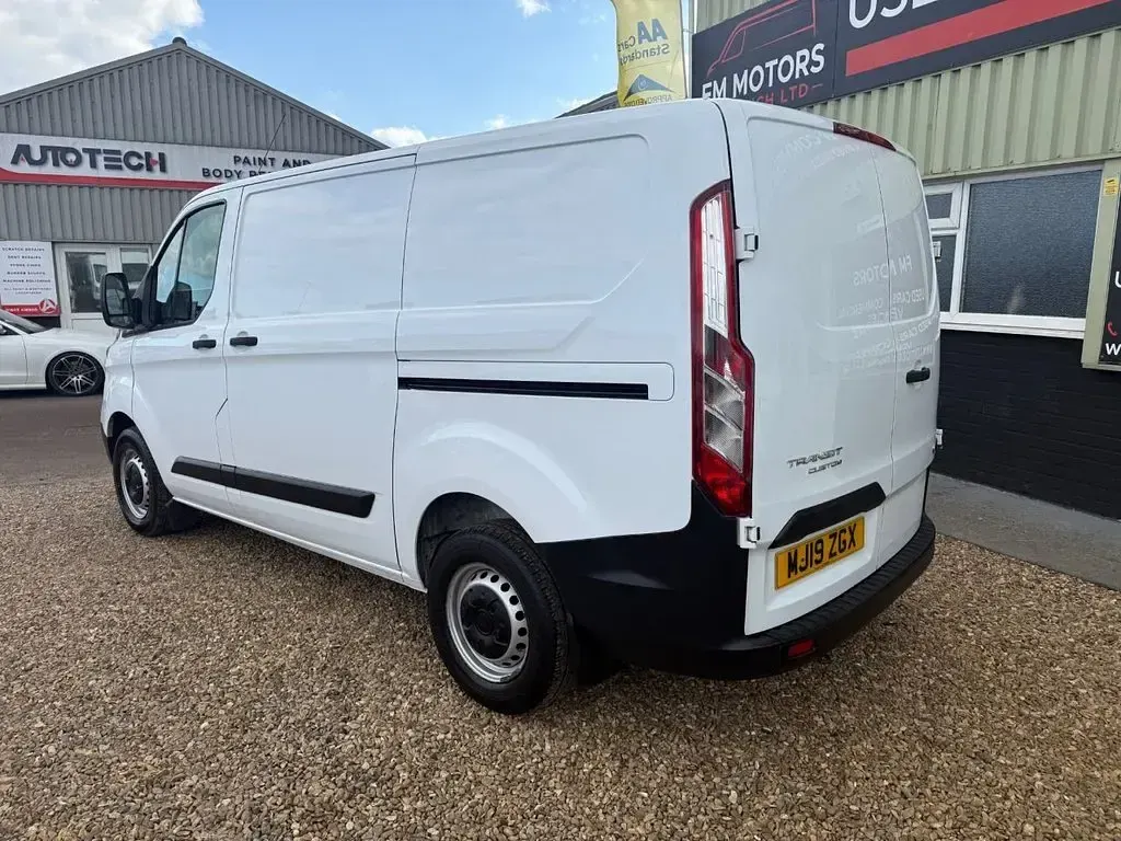 Used Ford Transit Custom 105 HP (77 kW) 2019 White Van
