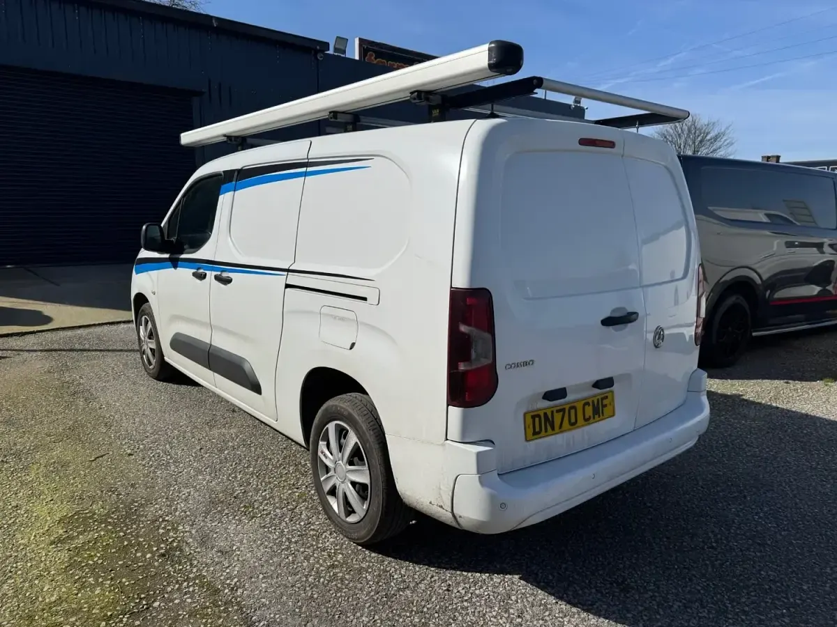 Gebraucht Vauxhall Combo Sportive 100 PS (73 kW) 2020 Weiß Van / Kleinbus