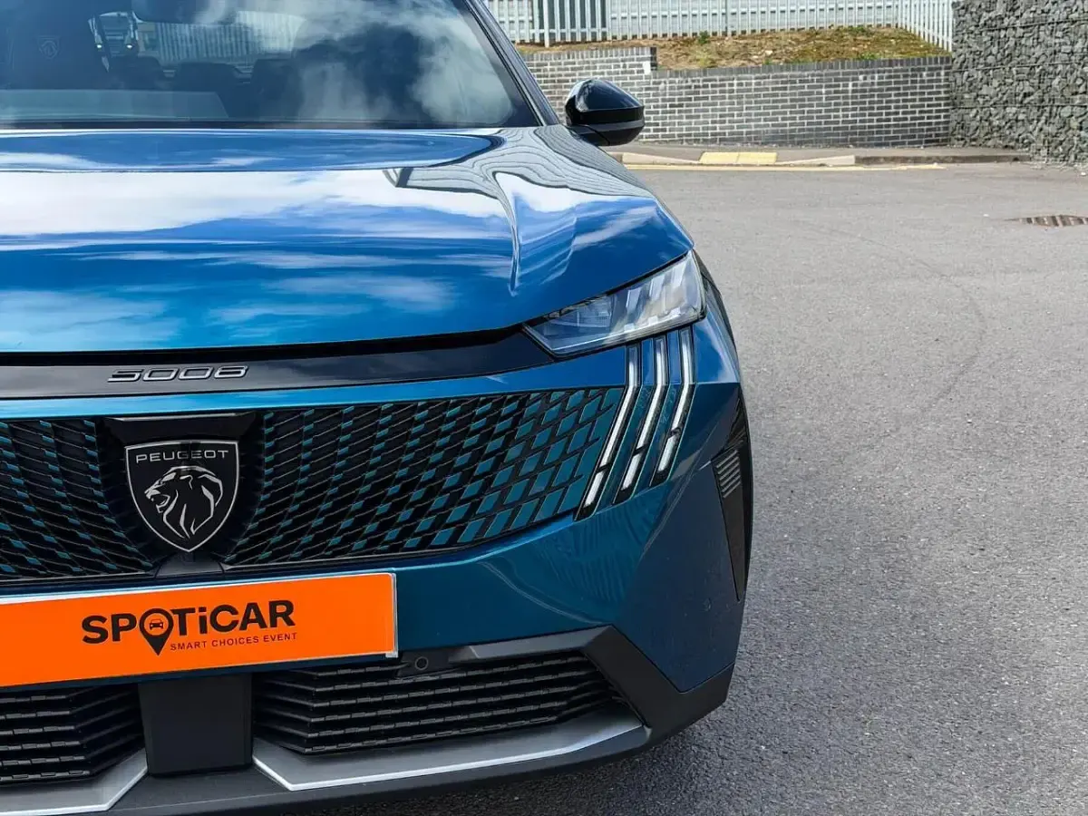 Second-hand Peugeot 5008 GTi 134 CP (98 kW) 2025 Albastru SUV