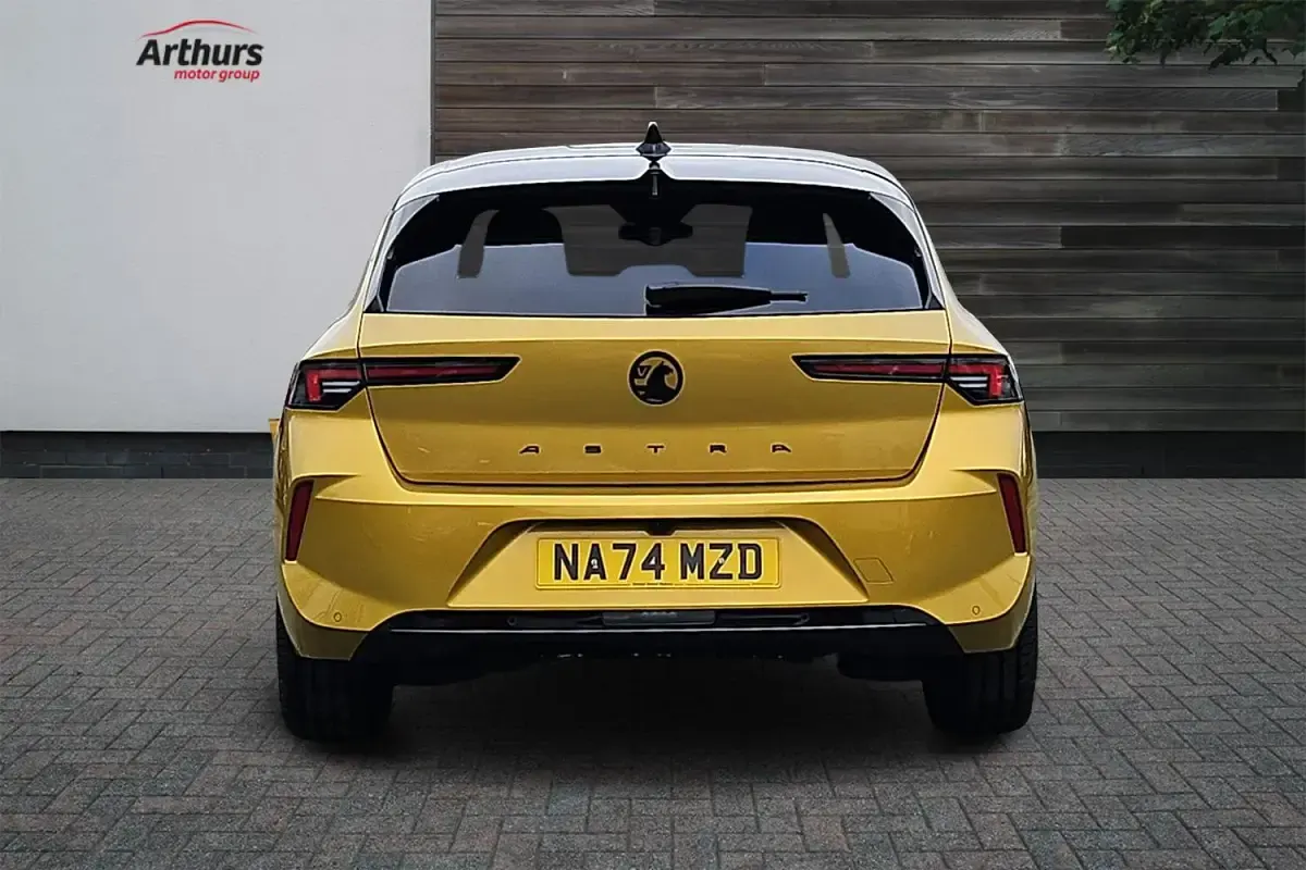 Used Vauxhall Astra Ultimate 130 HP (95 kW) 2024 Yellow/black Hatchback