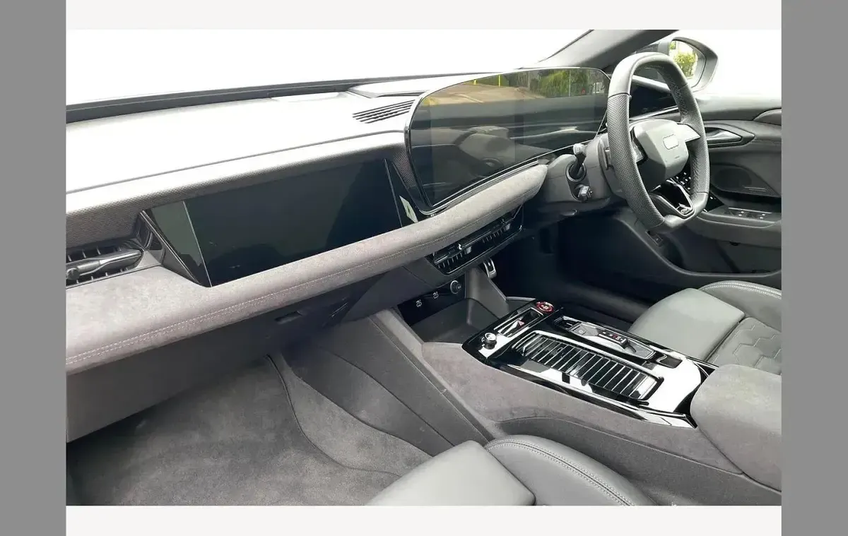 Usado Audi A6 e-tron Comfort 310 kW (422 CV) 2026 Negro Utilitario