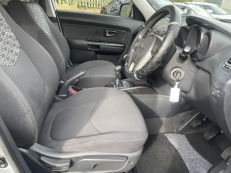 Usado Kia Soul 126 CV (92 kW) 2011 Plateado SUV