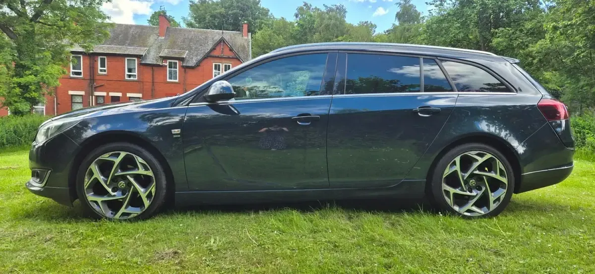 Used Vauxhall Insignia SRi 2016 Green Estate
