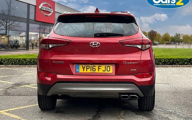 Used Hyundai Tucson Premium 136 HP (100 kW) 2016 Red SUV