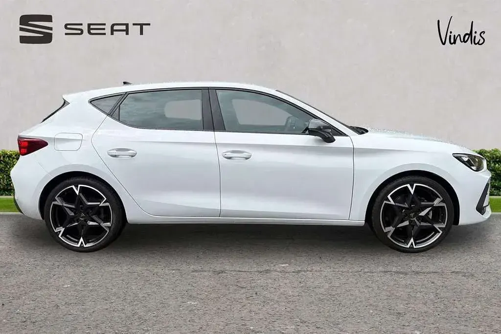 Used Cupra Leon 150 HP (110 kW) 2025 White Hatchback