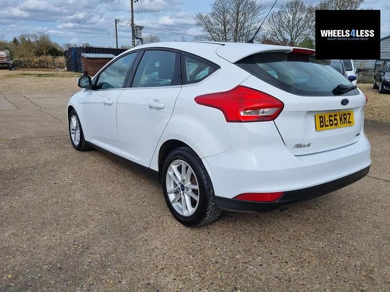 Usado Ford Focus Zetec 100 HP (73 kW) 2016 Branco Citadino