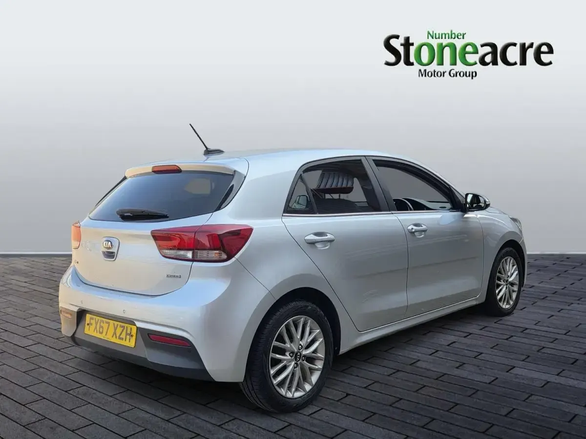Used Kia Rio 89 HP (65 kW) 2017 Silver Hatchback