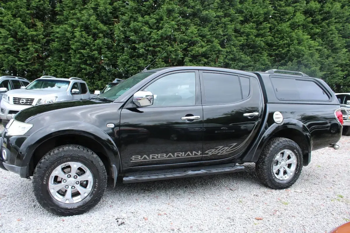 Used Mitsubishi L200 178 HP (130 kW) 2013 Black Pickup