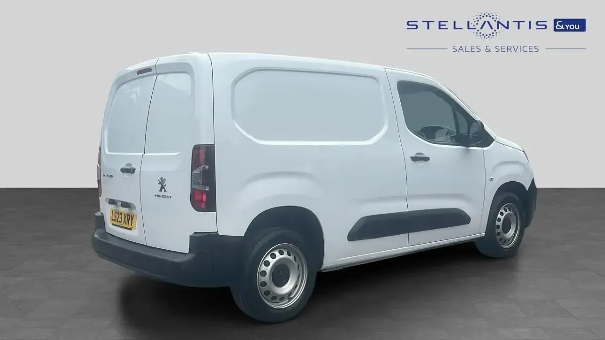 Used Peugeot Partner Premium 102 HP (75 kW) 2023 White MPV