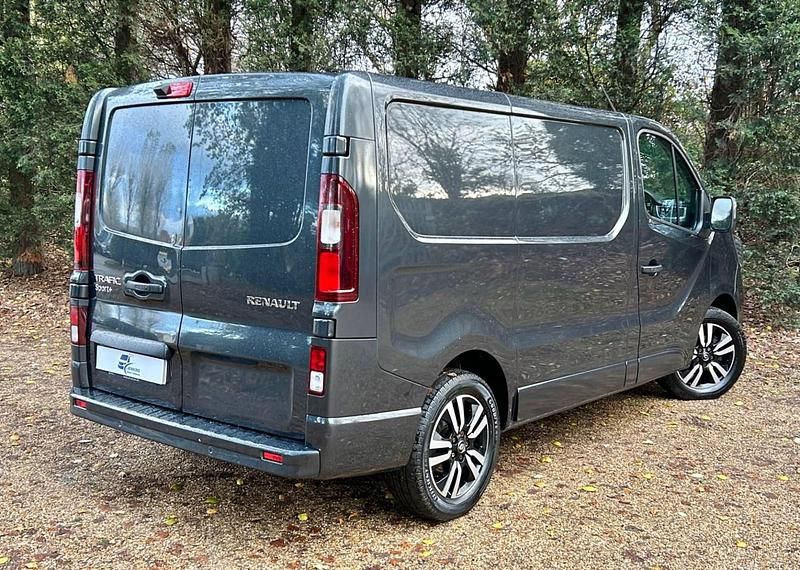 Used Renault Trafic 150 HP (110 kW) 2022 Grey MPV