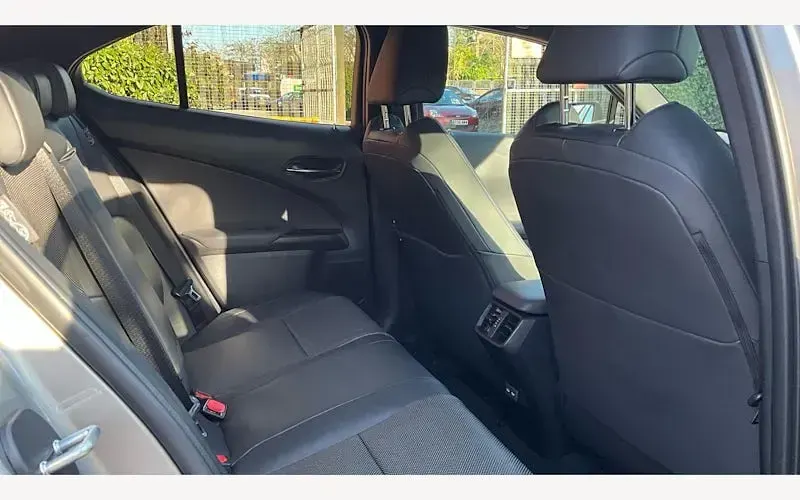 Used Lexus UX 199 HP (146 kW) 2025 Silver SUV
