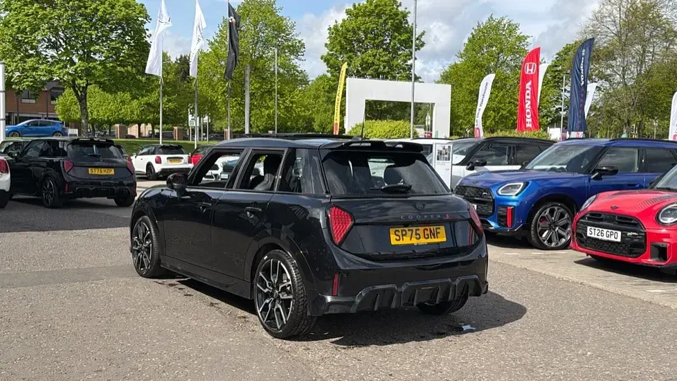Używany Mini Cooper S Hatch 201 KM (147 kW) 2025 Czarny Hatchback