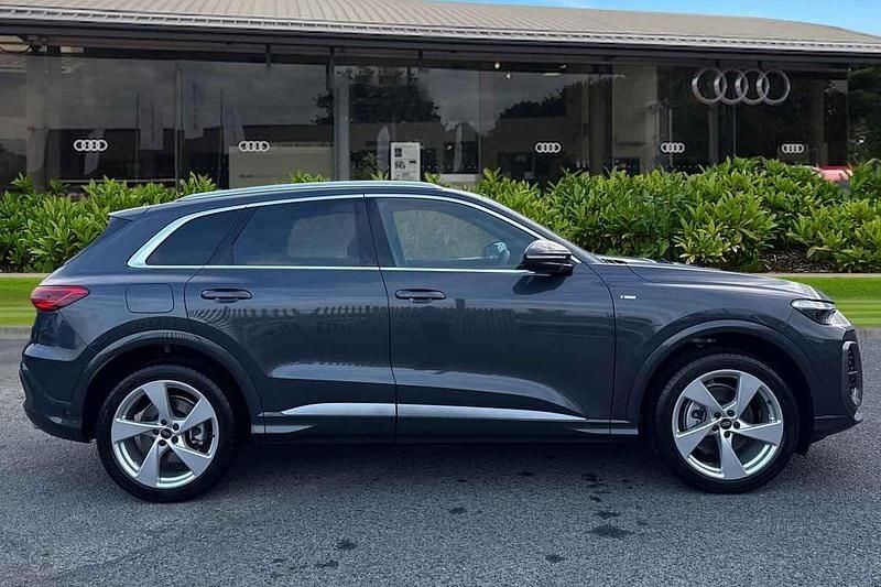 New Audi Q5 S-Line 204 HP (150 kW) 2026 Grey SUV