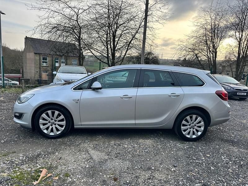 Used Vauxhall Astra Elite 2015 Silver Estate