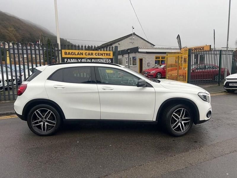 Used Mercedes GLA180 Urban 122 HP (89 kW) 2018 White SUV