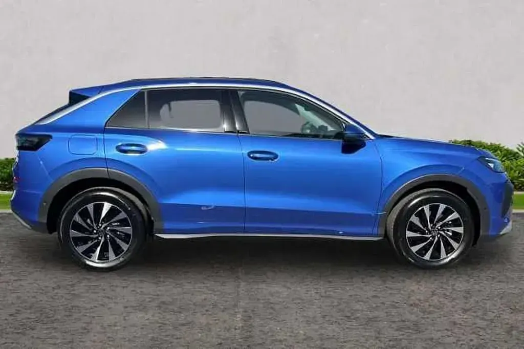 Used VW T-Roc Life 150 HP (110 kW) 2026 Blue SUV