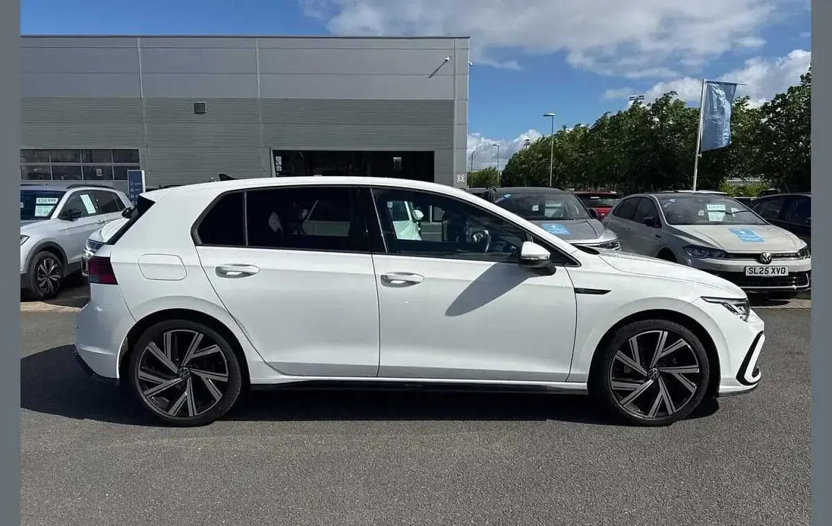 Used VW Golf VIII R-line 147 HP (108 kW) 2024 White Hatchback