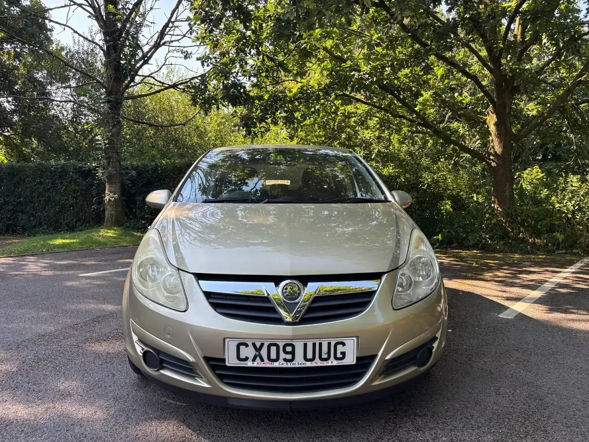 Used Vauxhall Corsa Club 90 HP (66 kW) 2009 Gold Hatchback
