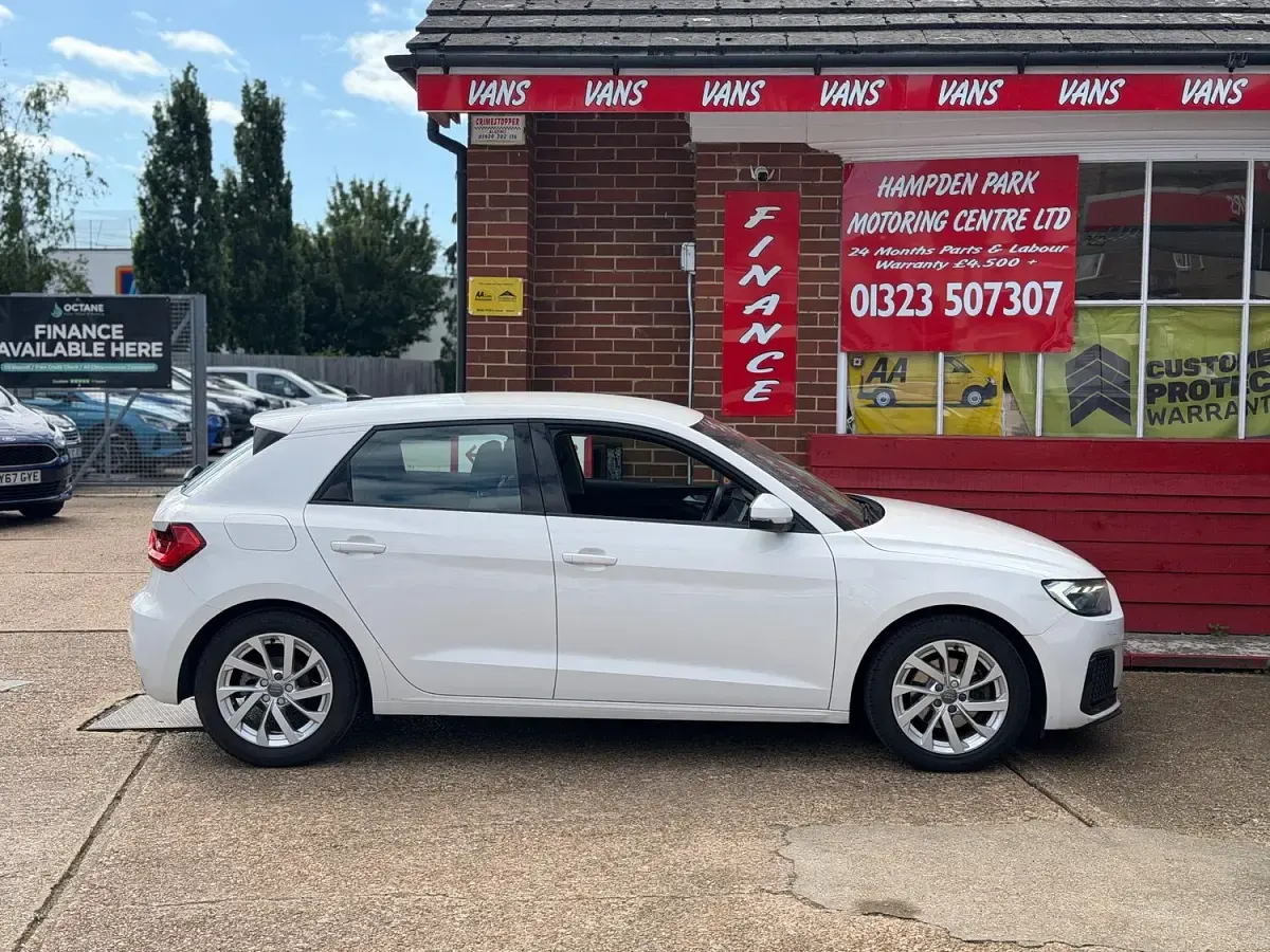 Used Audi A1 Sportback Sport 116 HP (85 kW) 2020 Glacier white Hatchback