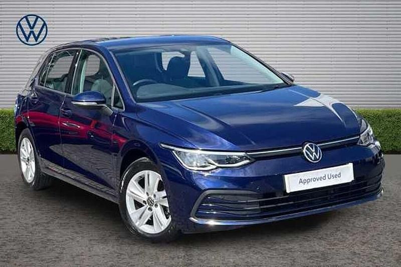 Used VW Golf VIII Life 130 HP (95 kW) 2020 Blue Hatchback