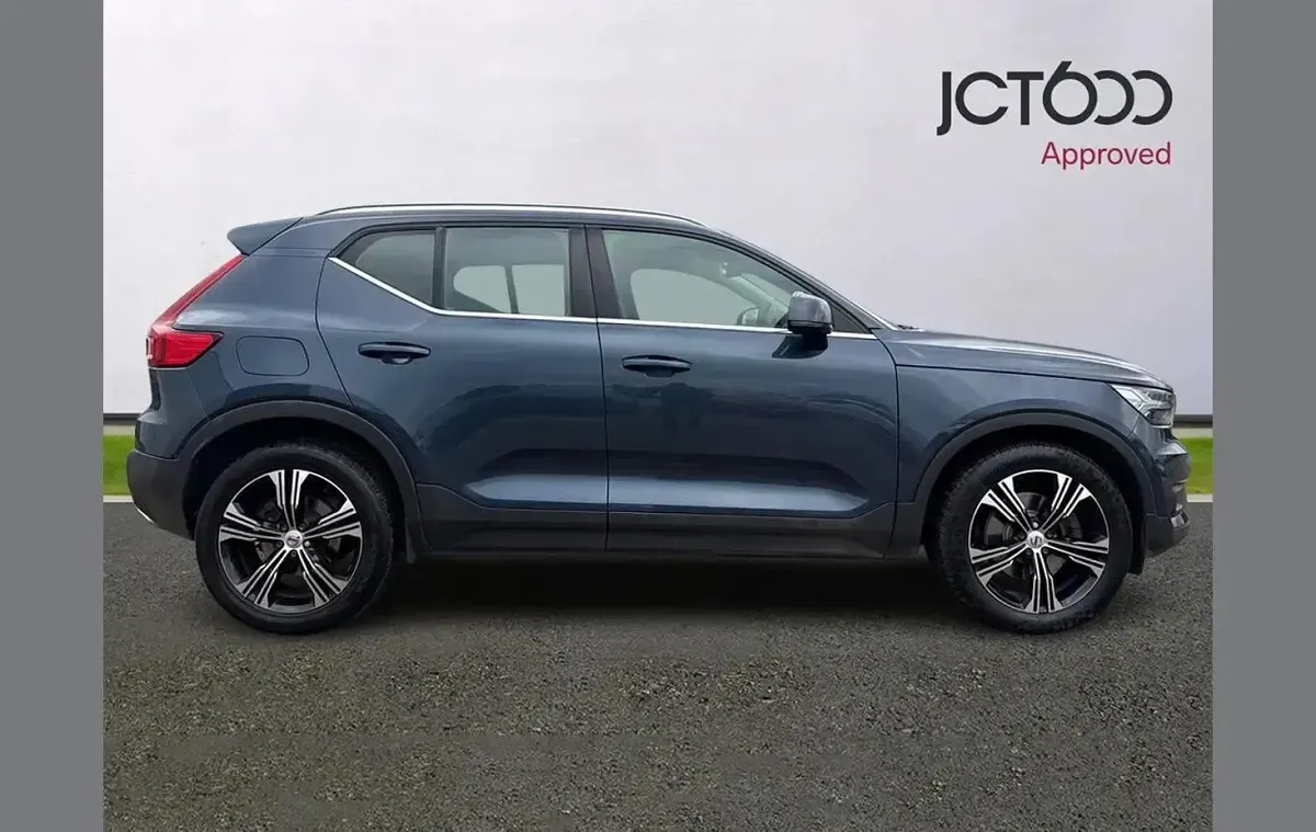 Used Volvo XC40 Inscription 187 HP (137 kW) 2018 Blue SUV