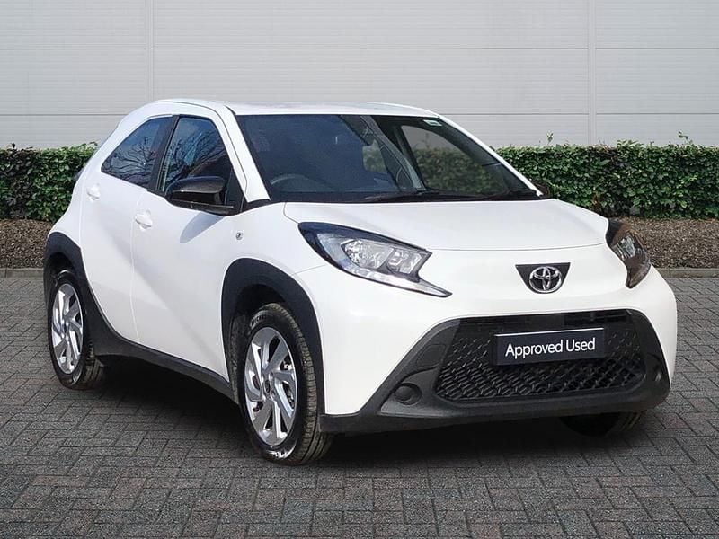 New Toyota Aygo X PURE 72 HP (52 kW) 2025 White SUV