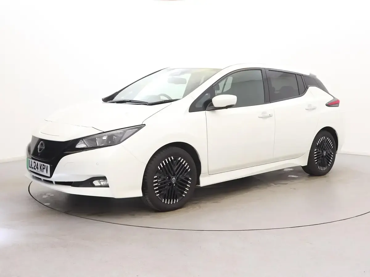 Used Nissan Leaf N-Connecta 110 kW (150 HP) 2024 White Hatchback