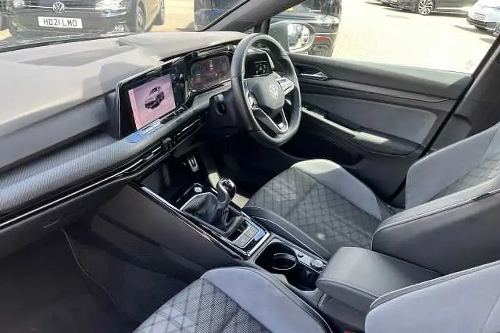 Used VW Golf VIII 130 HP (95 kW) 2024