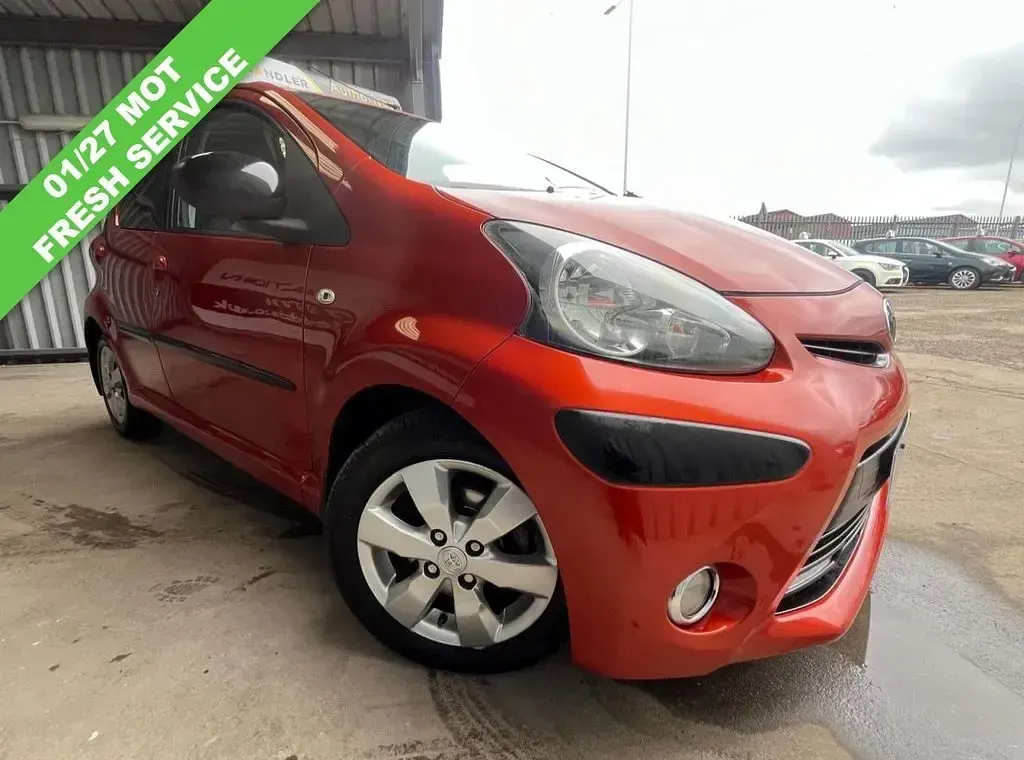 Used Toyota Aygo 68 HP (50 kW) 2012 Orange Hatchback