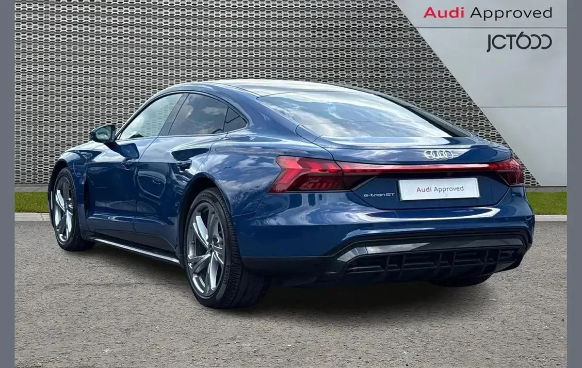 Used Audi e-tron GT quattro Comfort 384 kW (523 HP) 2022 Blue Sedan