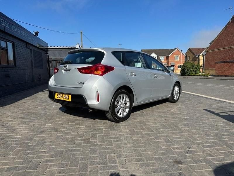 Usado Toyota Auris 2014 Prateado Citadino