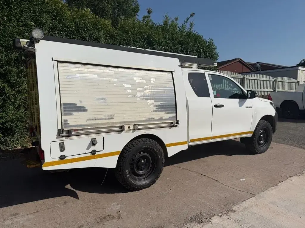 Used Toyota HiLux Active 150 HP (110 kW) 2018 White Pickup