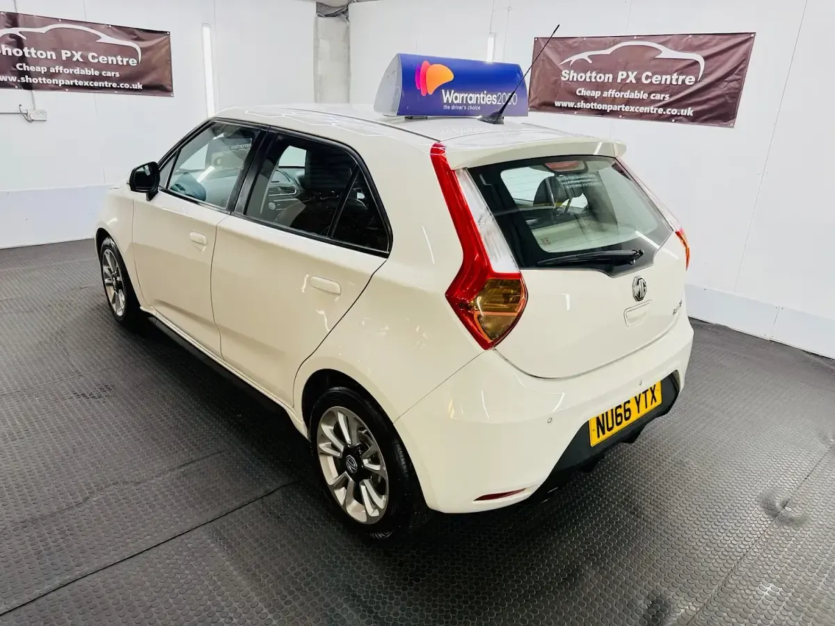 Used MG MG3 106 HP (77 kW) 2016 White Hatchback