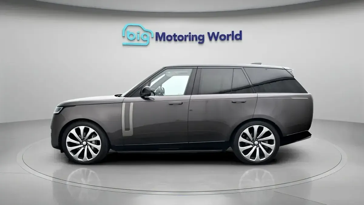 Used Land Rover Range Rover SE 300 HP (220 kW) 2023 Grey SUV