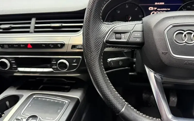 Used Audi Q7 S-Line 218 HP (160 kW) 2015 Black SUV