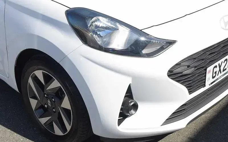 New Hyundai i10 Advanced 79 HP (58 kW) 2026 White Hatchback