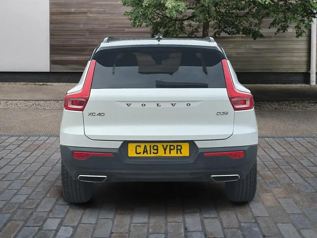 Used Volvo XC40 R-Design Pro 150 HP (110 kW) 2019 White SUV